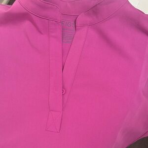 Figs bright fuschia Rafaela top size small